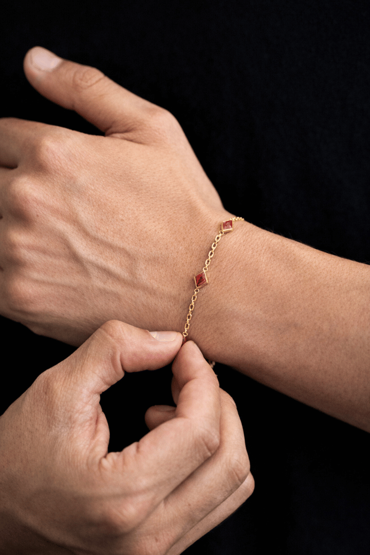 Pulsera Red Gem Oro